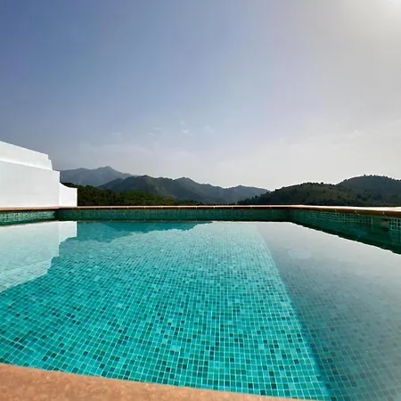 Casa Con Increíbles Vistas A Montañas Y Al Mar